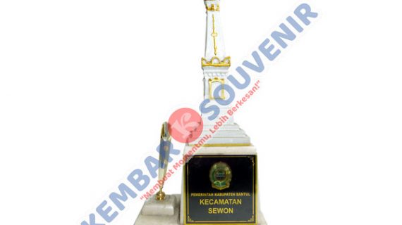 Piala Kenang Kenangan Deputi Gubernur Senior Bank Indonesia