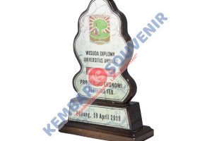 Piala Kenang Kenangan PT BANK CIMB NIAGA Tbk