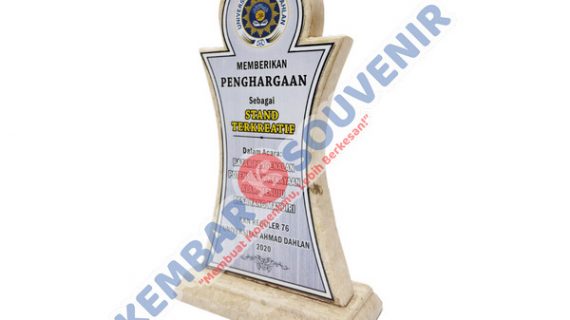 Souvenir Wayang Perak GOLDEN EAGLE ENERGY Tbk