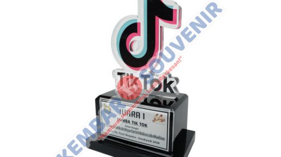 Trophy Akrilik Kabupaten Pesisir Barat