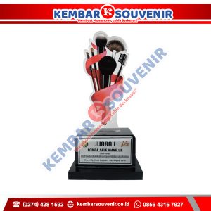 Plakat Piala Trophy Duta Pertiwi Tbk