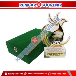 Kayu Plakat Akademi teknologi Kulit Yogyakarta
