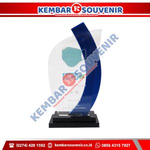 Plakat Akrilik Penghargaan Universitas Jenderal Achmad Yani Yogyakarta