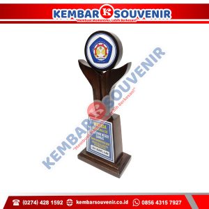 Model Piala Akrilik Sekolah Tinggi Dirasat Islamiyah Imam Syafi`i Jember