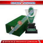 Model Piala Akrilik Universitas Muhammadiyah Kupang