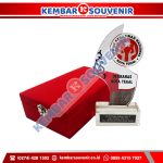 Pembuatan Piala Akademi Teknologi Warga Surakarta