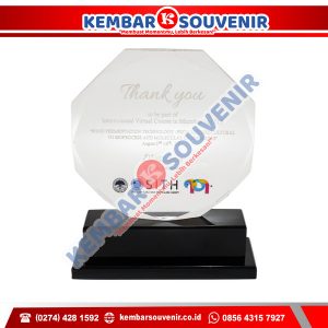 Trophy Akrilik PT Pakuan Tbk