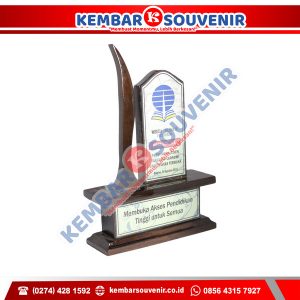 Contoh Piala Akrilik Sekolah Tinggi Ilmu Syariah Nahdlatul Ulama (STISNU) Nusantara Tangerang